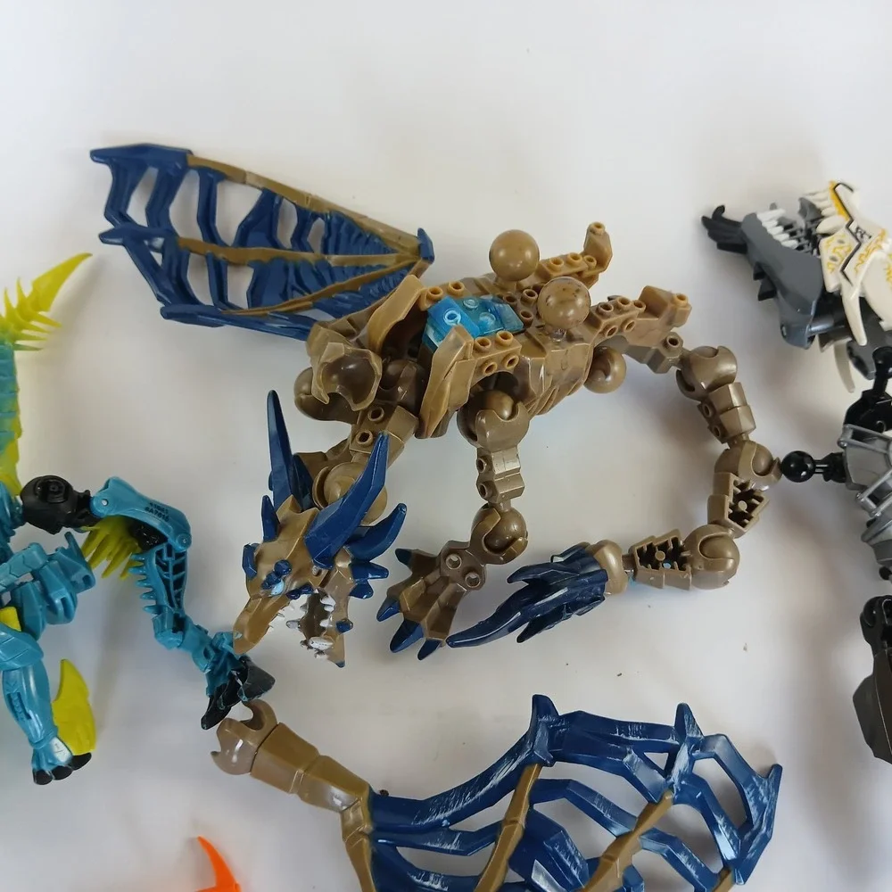 Incomplete Mixed Lot-Mega Bloks World of Warcraft Lego Ninjago Hero Factory Read